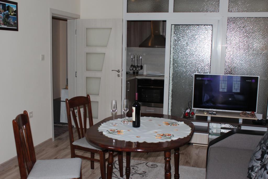 Apartment Central Varna Esterno foto