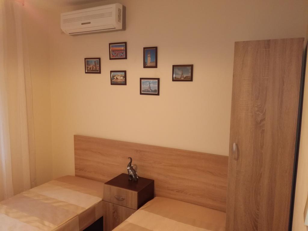 Apartment Central Varna Esterno foto
